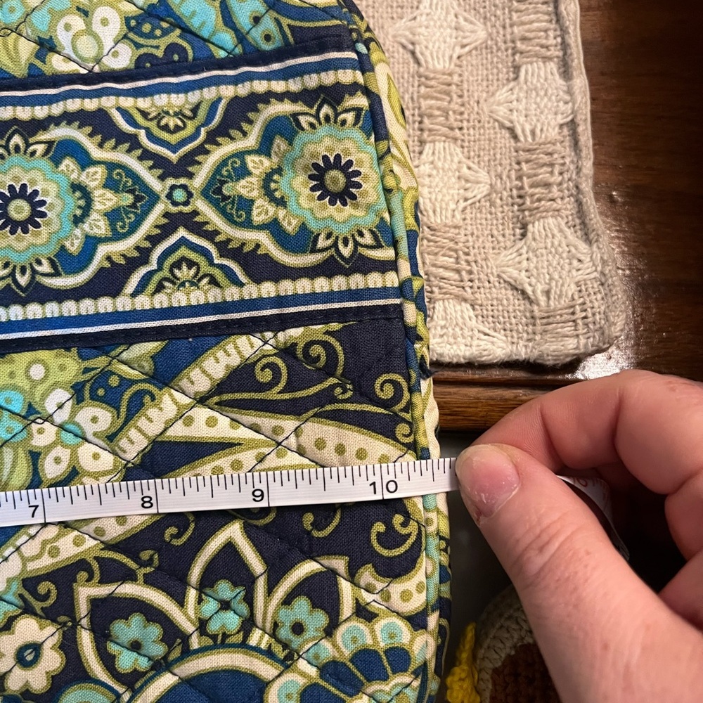 VERA BRADLEY Quilted Zippered Tablet Case in Rhythm and‎ Blues *RETIRED PRINT* - Picture 7 of 8